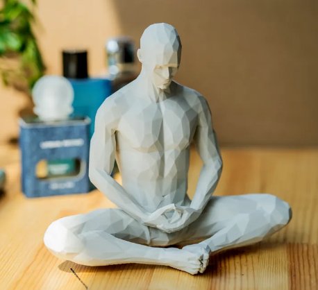 Estatua hombre meditando